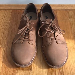 Clarks Cushion Oxfords Camel